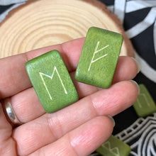 Load image into Gallery viewer, Viking Rune Set – Elder Futhark Runes for Norse Divination & Pagan Gifts