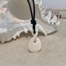 Load image into Gallery viewer, Maori Tribal Style Hand Carved Bone 'HEI-MATAU' Fish Hook SAFE JOURNEY Necklace Twist