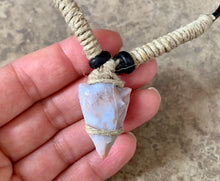 Load image into Gallery viewer, Primitive Flint Arrowhead Necklace – Natural Hemp Cord Design