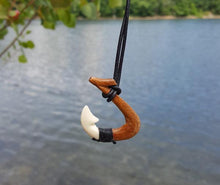 Load image into Gallery viewer, Leather Surfer Necklace With Maori Bone And Wood Fish Hook - sunnybeachjewelry