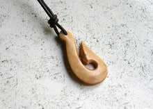 Load image into Gallery viewer, Leather Surfer Necklace With Maori Fish Hook - sunnybeachjewelry