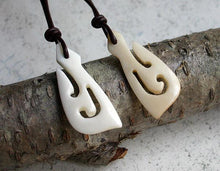 Load image into Gallery viewer, Leather Surfer Necklace With Maori Fish Hook - sunnybeachjewelry