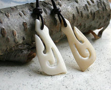 Load image into Gallery viewer, Leather Surfer Necklace With Maori Fish Hook - sunnybeachjewelry