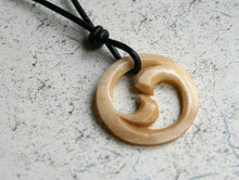 Load image into Gallery viewer, Leather Surfer Necklace With Maori Fish Hook Koru - sunnybeachjewelry