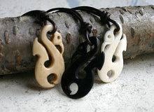 Load image into Gallery viewer, Leather Surfer Necklace With Maori Fish Hook Manaia - sunnybeachjewelry