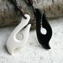 Load image into Gallery viewer, Leather Surfer Necklace With Maori Fish Hook Manaia - sunnybeachjewelry