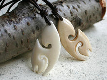 Load image into Gallery viewer, Leather Surfer Necklace With Toothed Maori Fish Hook - sunnybeachjewelry