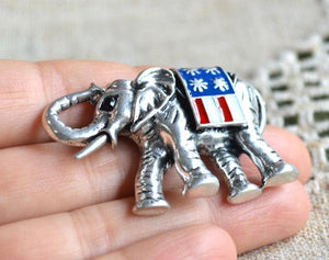 Brooch Elephant with USA Flag SIlver Pewter 49x33mm - sunnybeachjewelry