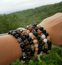 Load image into Gallery viewer, Hecate Collection Black Lava Skull Yoga Bracelet - sunnybeachjewelry
