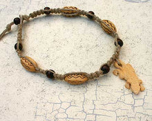 Load image into Gallery viewer, Hemp Necklace With Wooden Beads And Bone Lizard - sunnybeachjewelry
