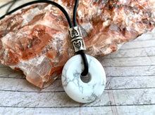 Load image into Gallery viewer, Leather Necklace With White Howlite Donut
