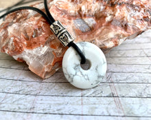 Load image into Gallery viewer, Leather Necklace With White Howlite Donut
