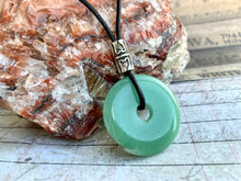 Load image into Gallery viewer, Leather Necklace With Green Aventurine Donut
