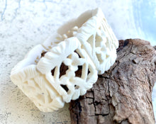 Load image into Gallery viewer, Tribal Carved Bone Bracelet Flowers
