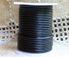 Load image into Gallery viewer, Leather Cord Black Round 1mm 1.5mm 2mm 3mm - 1 meter - sunnybeachjewelry
