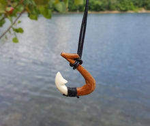 Load image into Gallery viewer, Leather Surfer Necklace With Maori Bone And Wood Fish Hook - sunnybeachjewelry
