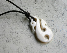 Load image into Gallery viewer, Leather Surfer Necklace With Maori Fish Hook Manaia - sunnybeachjewelry
