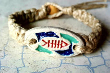 Load image into Gallery viewer, Surfer Hemp Bracelet Phatty Ceramic Fish - sunnybeachjewelry
